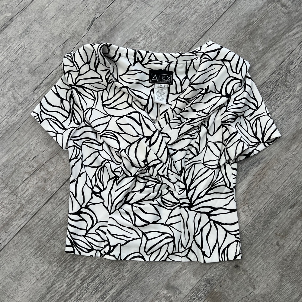 Alex Evenings Vneck Black and White Leaf Pattern Top Ruched Cropped Top Sz M